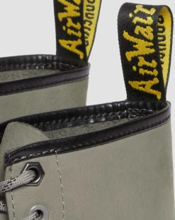 Boots 1460 en cuir Milled Nubuck à lacets in Nickel Grey