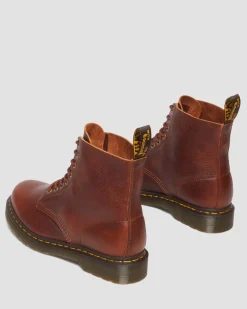 Boots 1460 Pascal en cuir Ambassador à lacets in Noix De Cajou