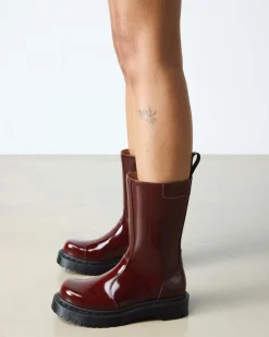 Boots Rejena en cuir Laquered in Rouge Cherry Red