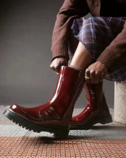 Boots Rejena en cuir Laquered in Rouge Cherry Red