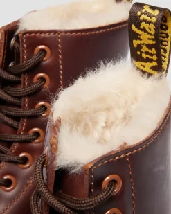 Boots 1460 Serena Doublées de Fourrure Synthétique in Toffee