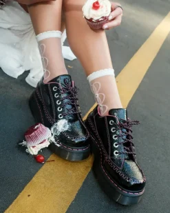 Chaussures Buzz en cuir Distressed Patent à 5 œillets in Noir