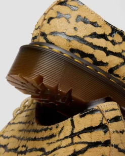 Chaussures 1461 en daim Wild Emboss in Brun Teck Et Noir