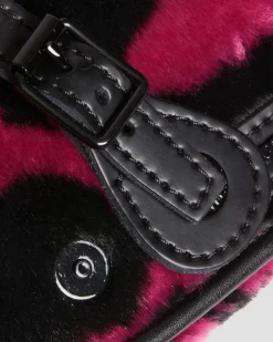 Sac bandoulière en Hair-On imprimé vache 18 cm in Thrift Pink
